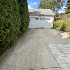 Black-Mold-Green-Algae-Driveway-Clean-Up-in-Providence-RI 0