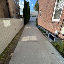 Black-Mold-Green-Algae-Driveway-Clean-Up-in-Providence-RI 11