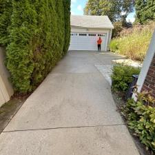 Black-Mold-Green-Algae-Driveway-Clean-Up-in-Providence-RI 13