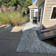 Black-Mold-Green-Algae-Driveway-Clean-Up-in-Providence-RI 16