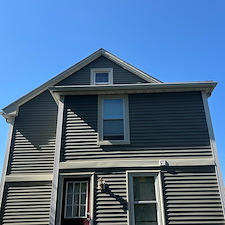 Transforming-this-home-in-warren-Rhode-Island-with-a-little-house-washing 13